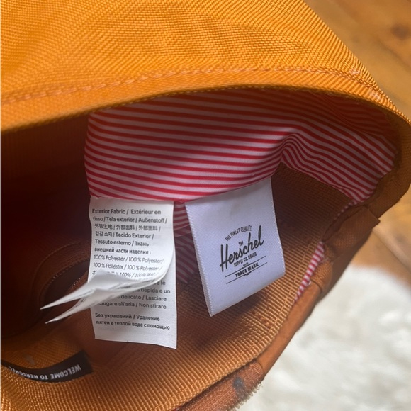 Herschel Grade Mini Messenger Bag - Picture 5 of 6